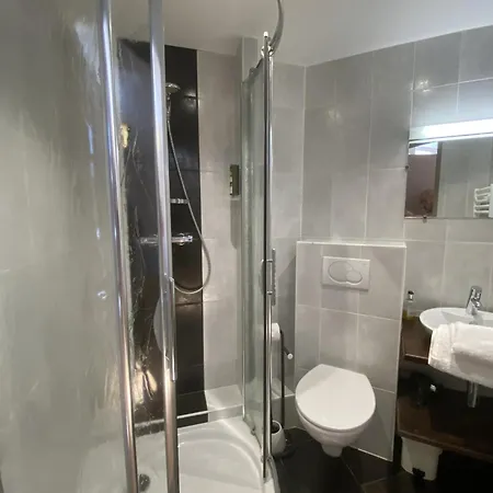 Logis Restaurant L'auberge Du Chateau 호텔