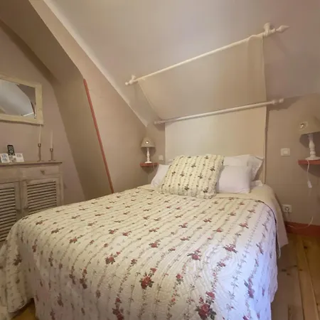 호텔 Logis Restaurant L'auberge Du Chateau