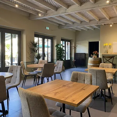 Logis Restaurant L'auberge Du Chateau Muret-le-Château