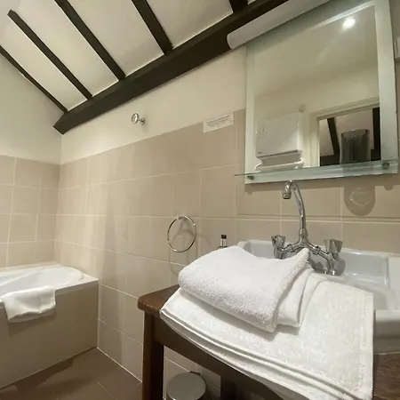 호텔 Logis Restaurant L'auberge Du Chateau