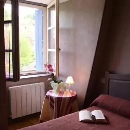 Logis Restaurant L'auberge Du Chateau 호텔