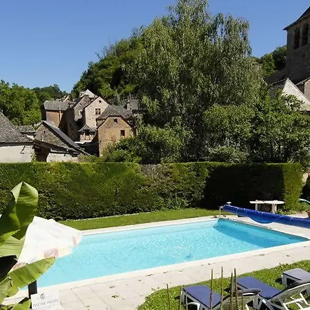 Logis Restaurant L'auberge Du Chateau Hotel