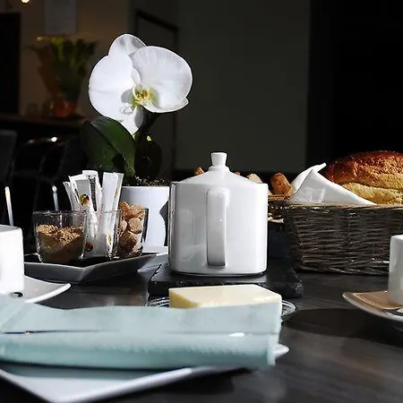 Logis Restaurant L'auberge Du Chateau Hotel